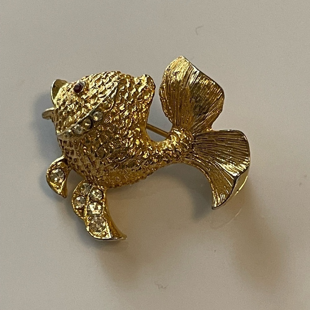 Vintage Gold Toned Fish Brooch